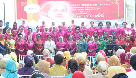 Bude Karwo Hadiri Peringatan Kartini di Istana Negara Bogor