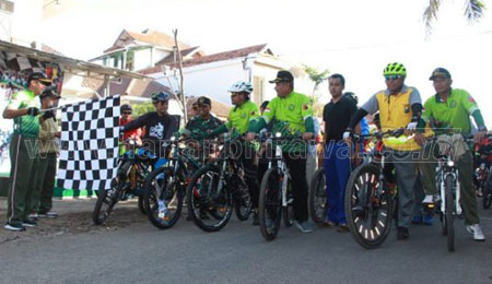 Resmikan Brawijaya Cycling Club di Ponpes Genggong