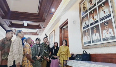 Bude Karwo Mendadak Gaeti Para Guru SMPN 10 Surabaya