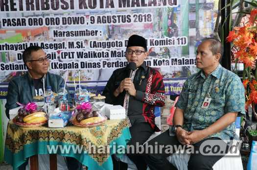 10-mut Plt Wali Kota Malang Sutiaji saat melakukan talk show di Pasar Oro-oro Dowo Kamis 9-8 kemarin