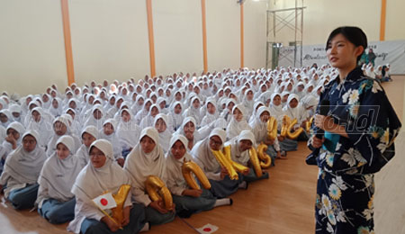 “Hubungan Guru dan Murid di Indonesia Sangat Akrab”