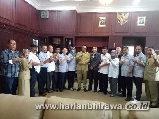 10-mut Foto.bersama pengurus FKDM dengan Wakil Wali Kota Malang Ir. H. Sofyan Edi Jarwoko Selasa 9-10 kemarin