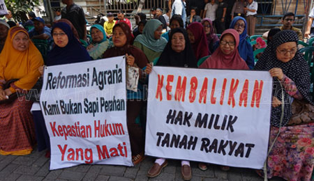 Tuntut Hak Atas Tanah, Ratusan Warga Perak Wadul ke Jokowi