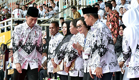 Guru Situbondo Raih Juara Festival Menulis Dari Jokowi