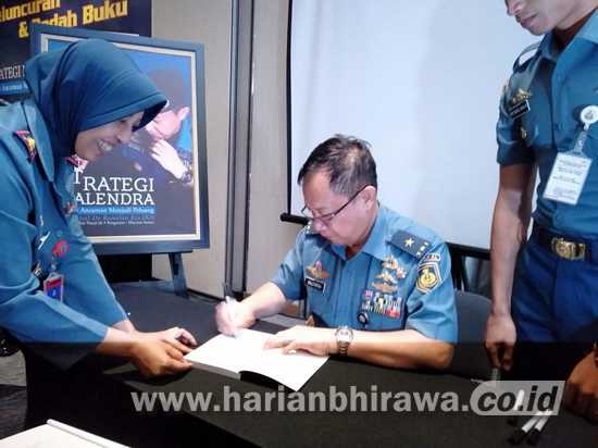 02-HL Laksamana Pertama TNI Nalendra Bukukan Strategi Kelola RS di Era JKN ok