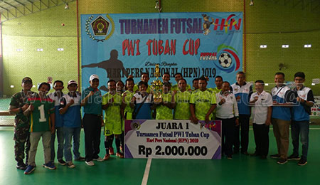 28-hud-Tim-Futsal-KONI-Juarai-Turnamen-PWI-Tuban-Cup