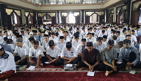 Ribuan Pelajar SMA/MA di Jombang Doa Bersama