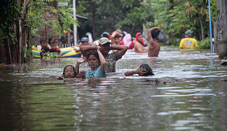 Banjir di Pasuruan Putus Jalur Surabaya-Bali