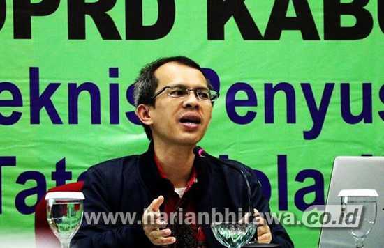 02-Direktur Eksekutif Indonesia Political Review (IPW)–Ujang Komarudin