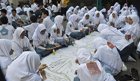 Smamda Surabaya Ajak 488 Siswa Belajar Membatik