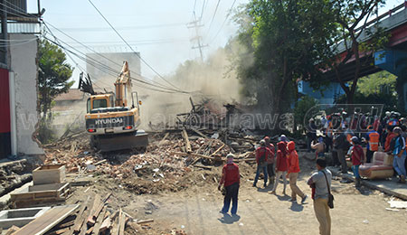 Enam Rumah Dibongkar, Pembangunan Frontage Road Wonokromo Dilanjut