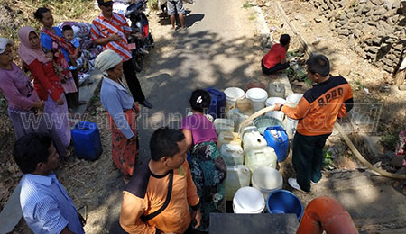 Warga Desa Jatisari, Situbondo Alami Krisis Air Bersih