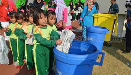 Ribuan Anak dan Guru TK/PAUD Bersedekah Sampah