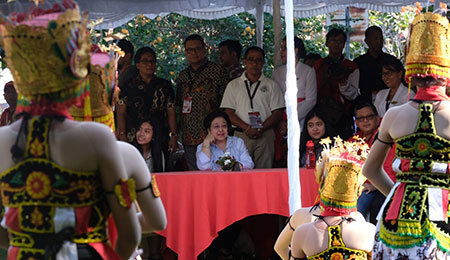 Megawati Terpukau Tari Gandrung Banyuwangi di Kongres PDIP di Bali