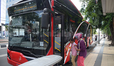 Roadshow ke Kementerian, Gubernur Jatim Pastikan LRT dan MRT Masuk RPJMN