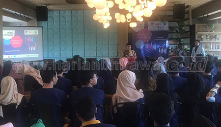 Remaja Milenial Kota Malang Diajari Literasi Keuangan