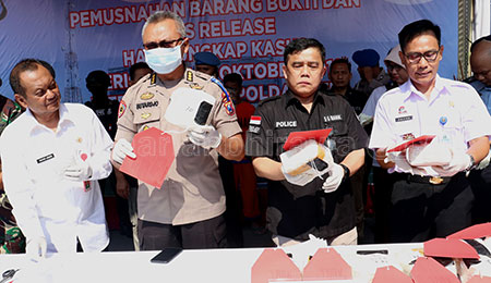 Polda Jatim Musnahkan 11,8 Kilogram Sabu Asal Malaysia