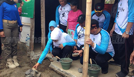 Gubernur Lakukan Peletakan Batu Pertama RTLH di Tulungagung