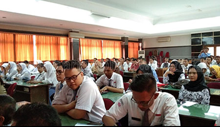 Cabdin Berangkatkan 124 Peserta LKS SMK Surabaya