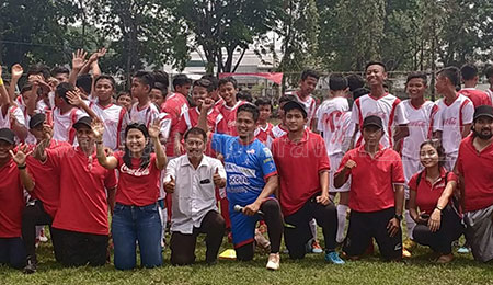 Pelatih dan Pemain Muda Surabaya Ikuti Coke Kicks 2019