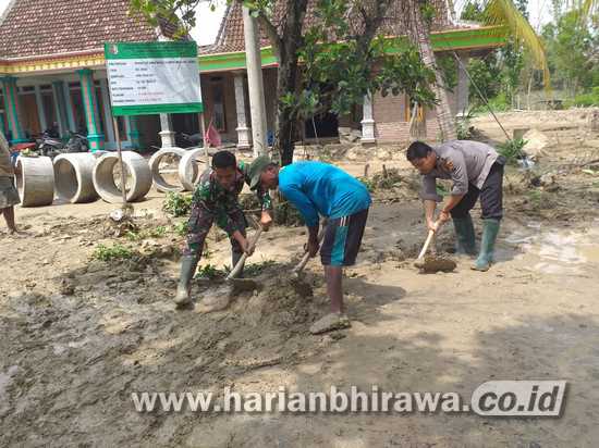 Pasca Banjir Bandang, Tiga Pilar Kabupaten Bojonegoro Lakukan Kerja Bakti