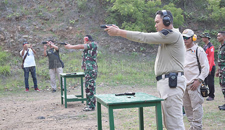 Kodim 0823 dan Polres Situbondo Latihan Menembak Bersama Perbakin