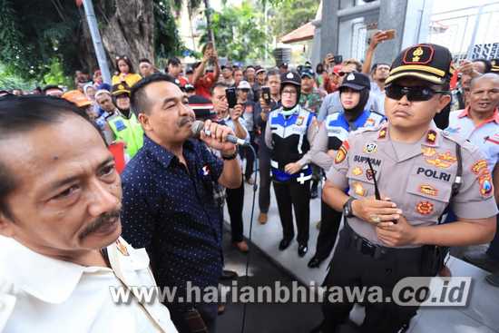 PKL GOR Kabupaten Sidoarjo Protes Pembatasan Jam Jualan