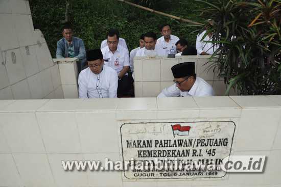 Wali Kota Malang Pimpin Kunjungan ke Pusara Pahlawan KH Malik