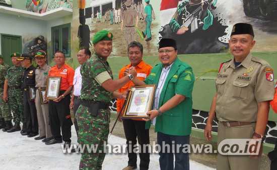 Komandan Kodim 0814 Jombang Berikan Piagam Penghargaan