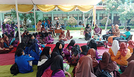 Festival Literasi SMKN 2 Buduran Hadirkan Novelis Kirana Kejora