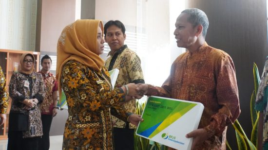 Pertama Kali di Indonesia, Ketua RT/RW Kota Mojokerto Diikutkan BPJS Ketenagakerjaan