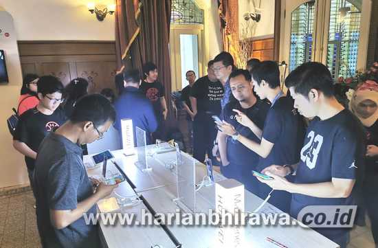 Huawei Mate 30 Pro yang Telah di Launching di Kota Surabaya