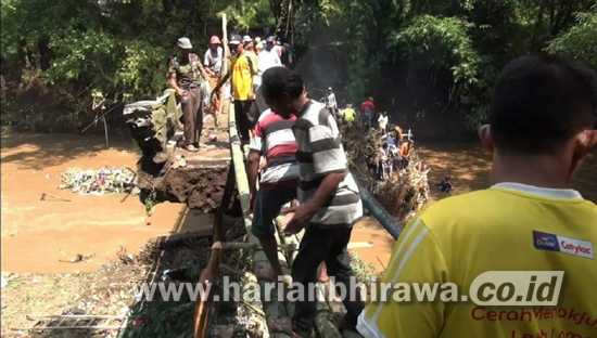 Tergerus Arus Sungai Metro, Jembatan Antar Desa Putus di Kabupaten Malang