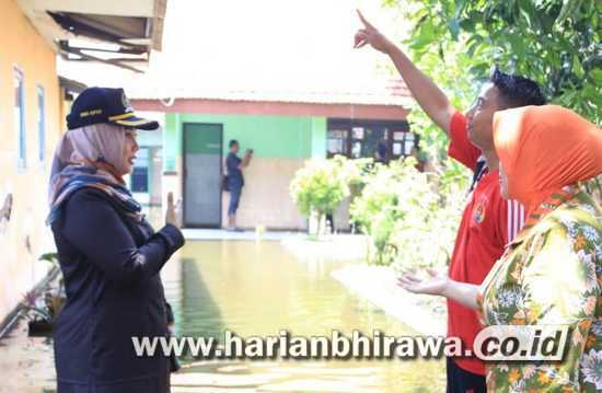 SDN Banjarasri Kabupaten Sidoarjo Masih Dikepung Banjir