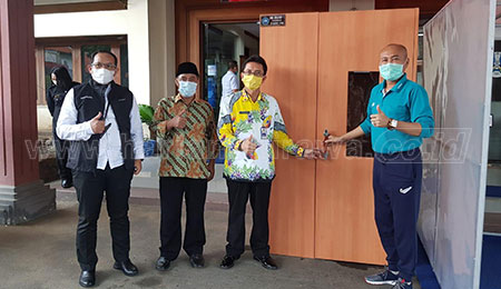 Kadindik Jatim Apresiasi Bilik Sterilisasi Buatan SMK Ibrahimy