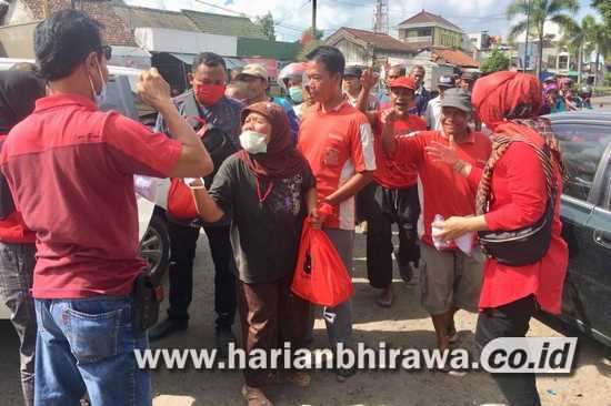 PDIP Tulungagung Aksi Bagi Sembako dan Masker di Delapan Kecamatan