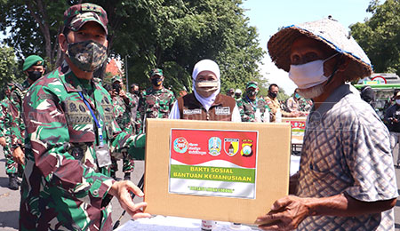 Gubernur Apresiasi Pembagian 10 Ribu Paket Sembako oleh Pangdam V/Brawijaya