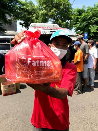 Terima Bantuan Ribuan Paket Sembako, Sopir Angkot: Terima Kasih Fatma Foundation
