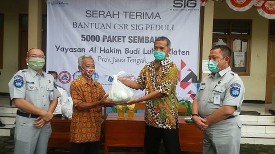 Sambut Idul Fitri, SIG Salurkan 64.601  Paket Sembako