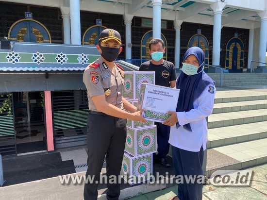 Peduli Pengurus Masjid, Kompol Ariek Indra Berikan Paket Sembako