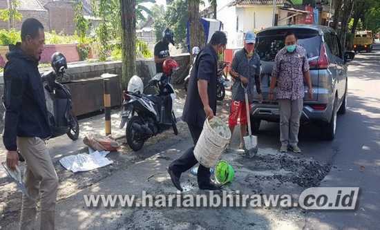 DPRD Kota Probolinggo Perbaiki Jalan Brantas dengan Dana Swadaya