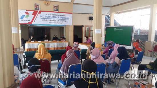PT Pertamina Salurkan Ratusan Paket Sembako di Kabupaten Lamongan