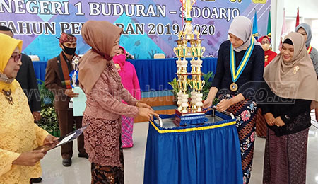 SMK Negeri 1 Buduran Beri Penghargaan Bintang Sekolah