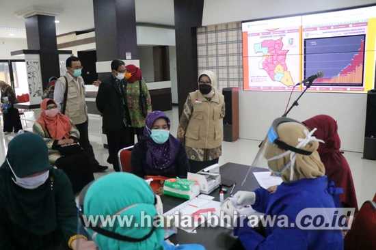Tenaga Medis Rumah Sakit di Kabupaten Jombang Dirapid Test