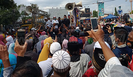 Ribuan Massa Dukung DPRD Jember Makzulkan Bupati Faida