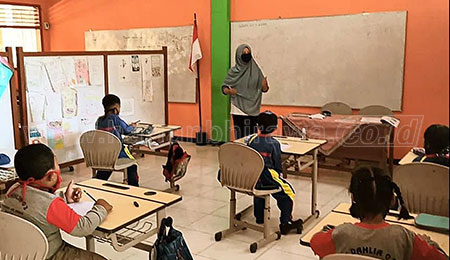 Tak Terjangkau Internet, Sekolah Dusun Brau Gelar KBM Tatap Muka