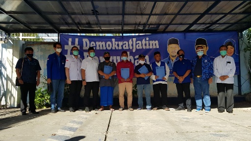 Demokrat Jatim Bagikan 4 Ekor Sapi dan 3 Ekor Kambing ke Takmir Masjid di Surabaya