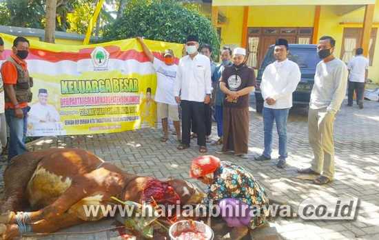 DPD Partai Golkar Kabupaten Bondowoso Bagikan Ratusan Daging Kurban