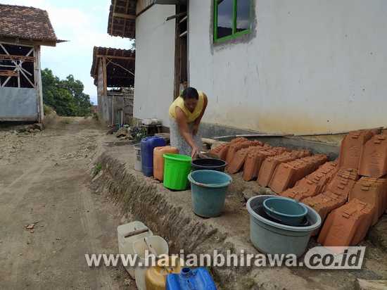 Tiap Musim Kemarau, Warga Desa Botolinggo Bondowoso Kekurangan Air Bersih