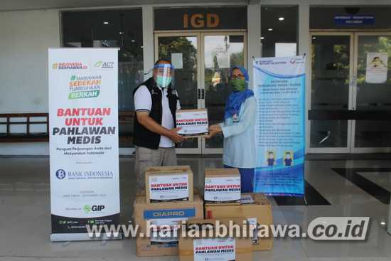 Bantu Tenaga Kesehatan di Surabaya Raya, BI dan ACT Salurkan Paket APD